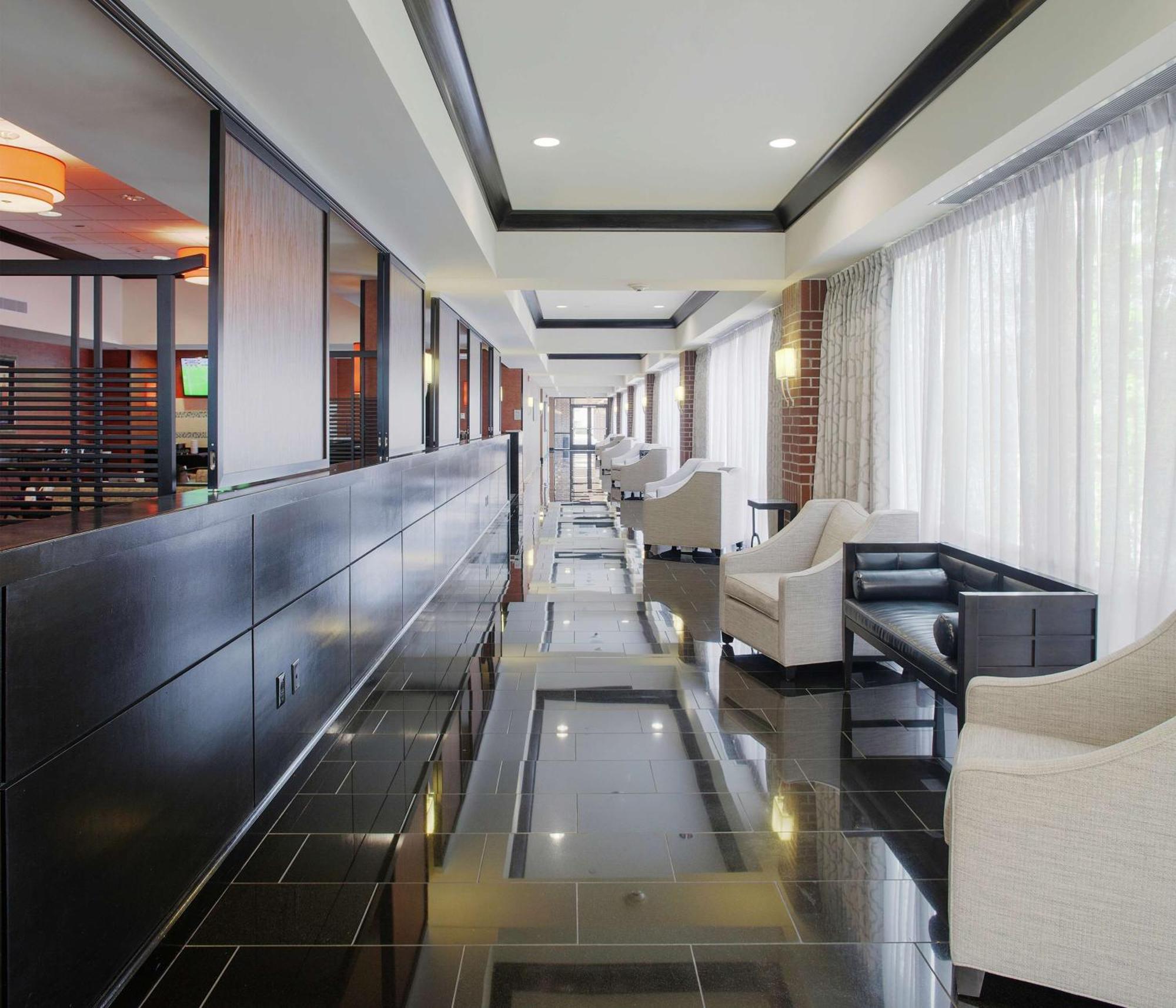 ดับเบิลทรี สวีท บาย ฮิลตัน เบนตันวิลล์ Hotel ภายนอก รูปภาพ